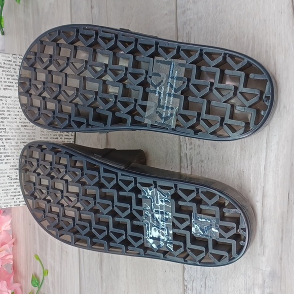 Karl Lagerfeld Slides NWOT - Picture 4 of 6